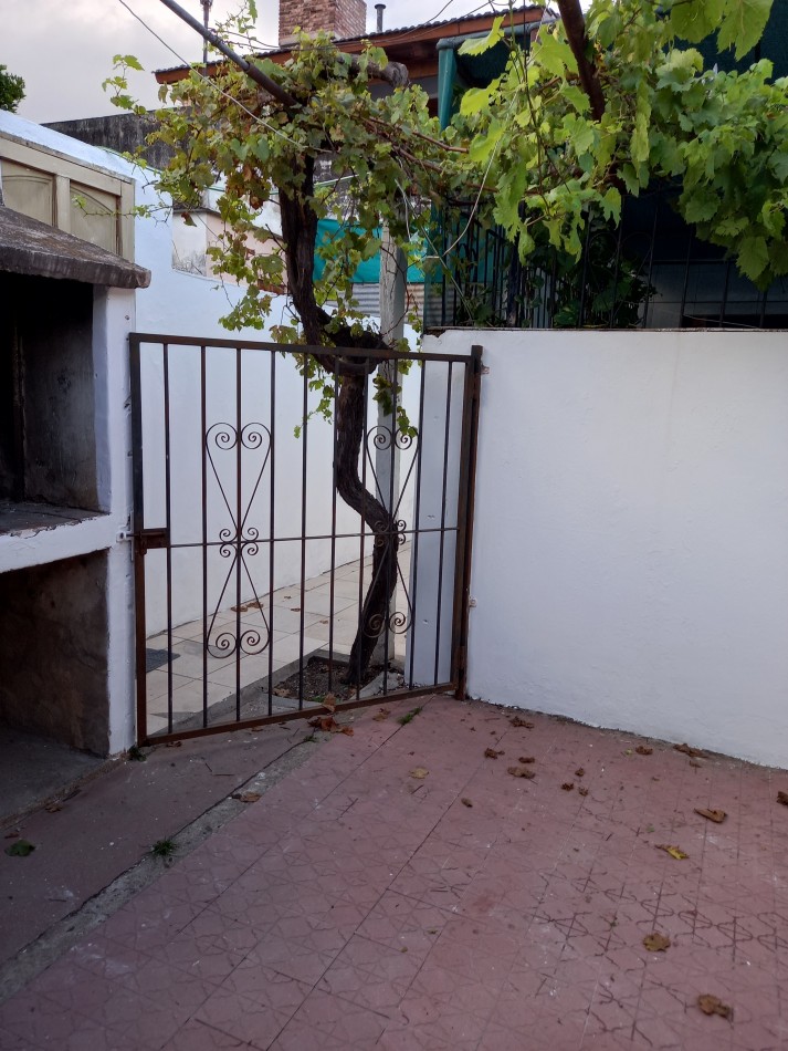 ALQUILO CASA INTERNA 2 DORM. B° YOFRE NORTE!!!!!