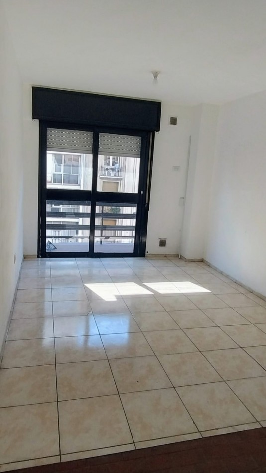 DPTO EN ALQUILER 1 DORM, FRENTE PLENO CENTRO DE LA CIUDAD!!!!
