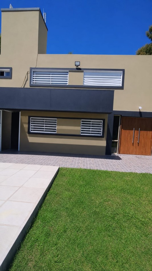 HERMOSA PROPIEDAD EN VENTA 2 DORM. EN BARRIO CON SEGURIDAD. VILLA ESQUIU!!!!