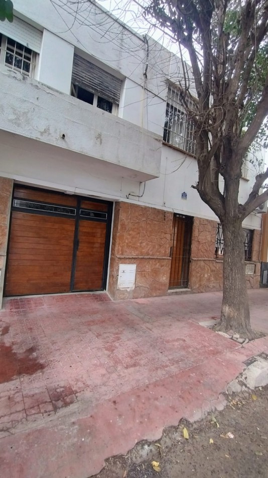 CASA + DPTO 4 DORM B° GRAL BUSTOS EXCELENTE OPORTUNIDAD!!!!