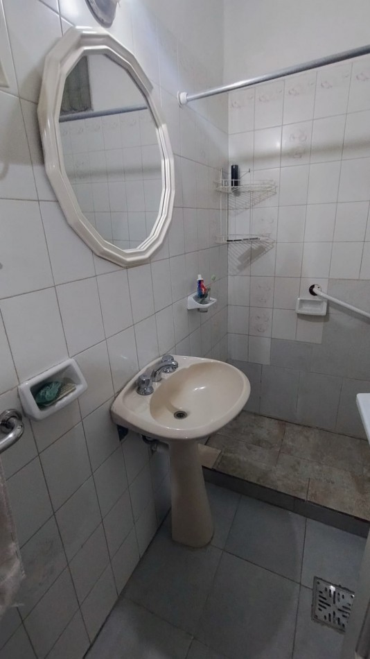 CASA + DPTO 4 DORM B° GRAL BUSTOS EXCELENTE OPORTUNIDAD!!!!
