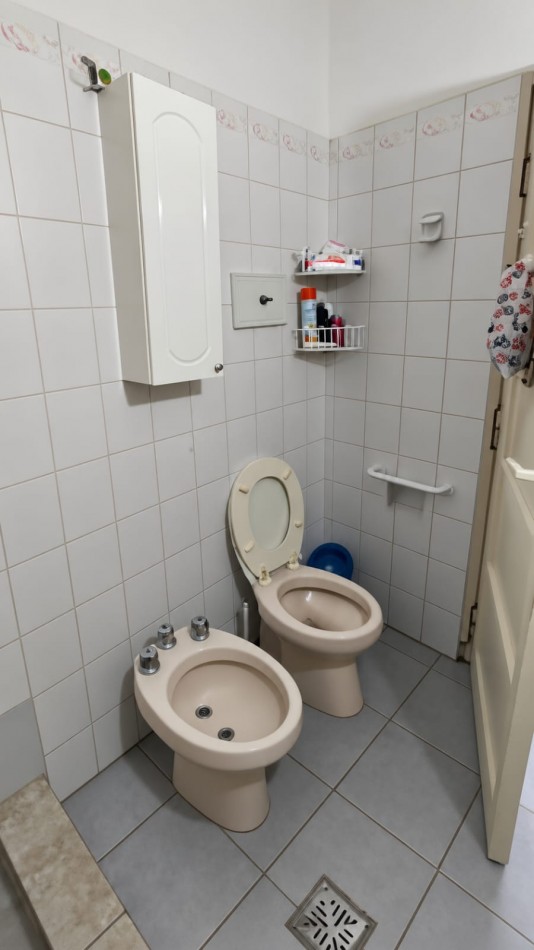 CASA + DPTO 4 DORM B° GRAL BUSTOS EXCELENTE OPORTUNIDAD!!!!