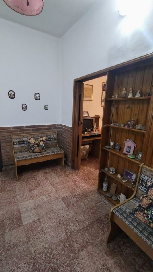CASA + DPTO 4 DORM B° GRAL BUSTOS EXCELENTE OPORTUNIDAD!!!!