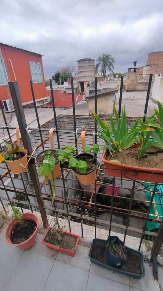CASA + DPTO 4 DORM B° GRAL BUSTOS EXCELENTE OPORTUNIDAD!!!!
